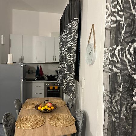 Apartment Near The Centre Of Tirana Exterior photo